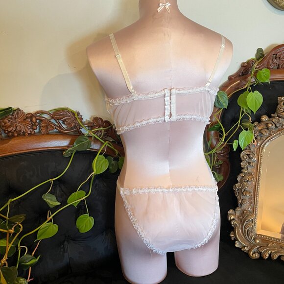 Vintage Bridal Ruffle Lace Bra & Panty 2 Piece Set Underwire Size L White - Picture 3 of 3